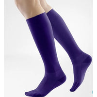 Bauerfeind Compression Sock Performance i lavendel på ben