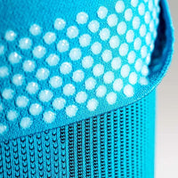 Närbild på silikonbandet med noppor på insidan av kanten