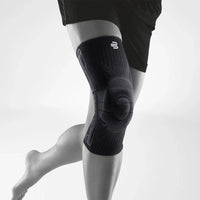 Bauerfeind Sports Knee Support i helt svart på knä