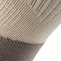 Närbild på stickningen i merinoull på Bauerfeind Outdoor Compression Ankle Support