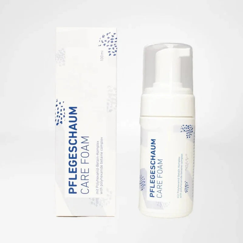 Bauerfeind VenoTrain Care Foam kroppsskum, vit pumpflaska på 100 ml bredvid förpackningen